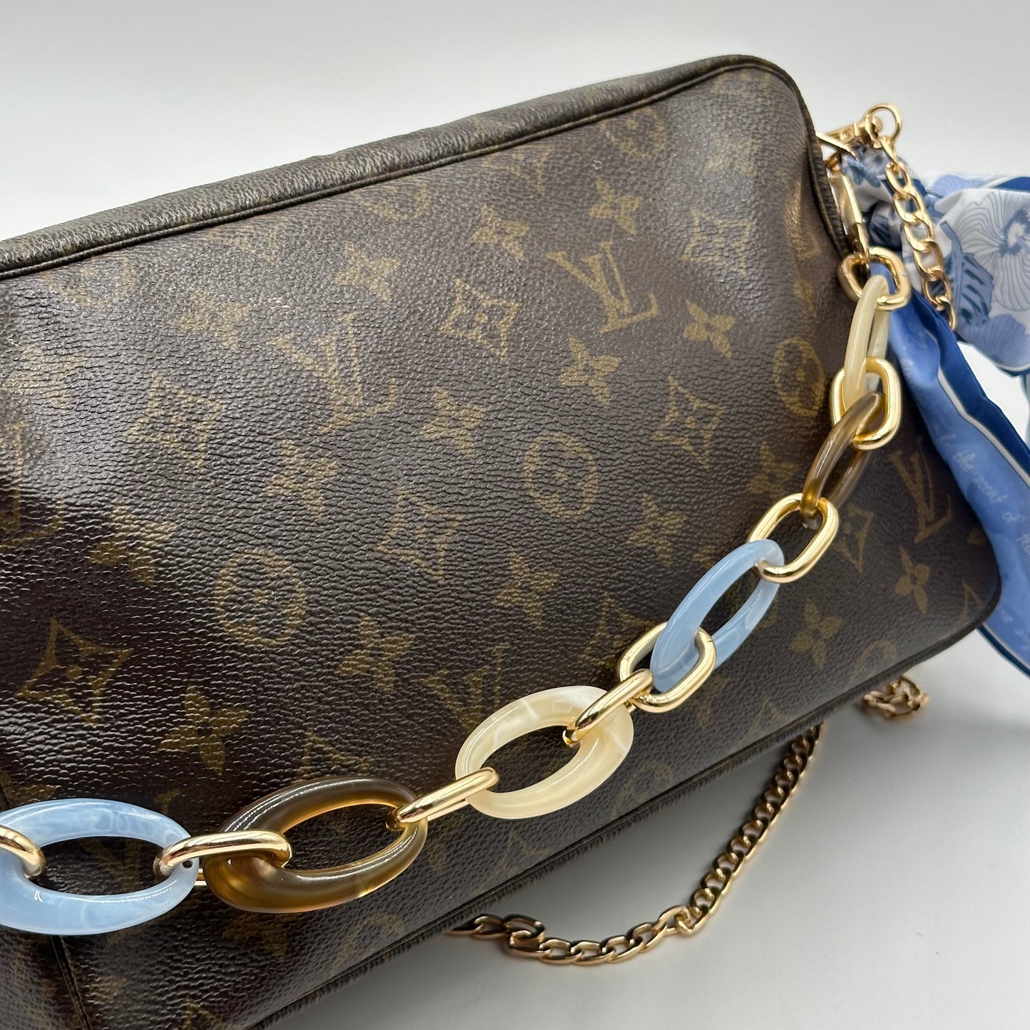 Authentic Louis Vuitton 1996 Monogram Trousse Crossbody