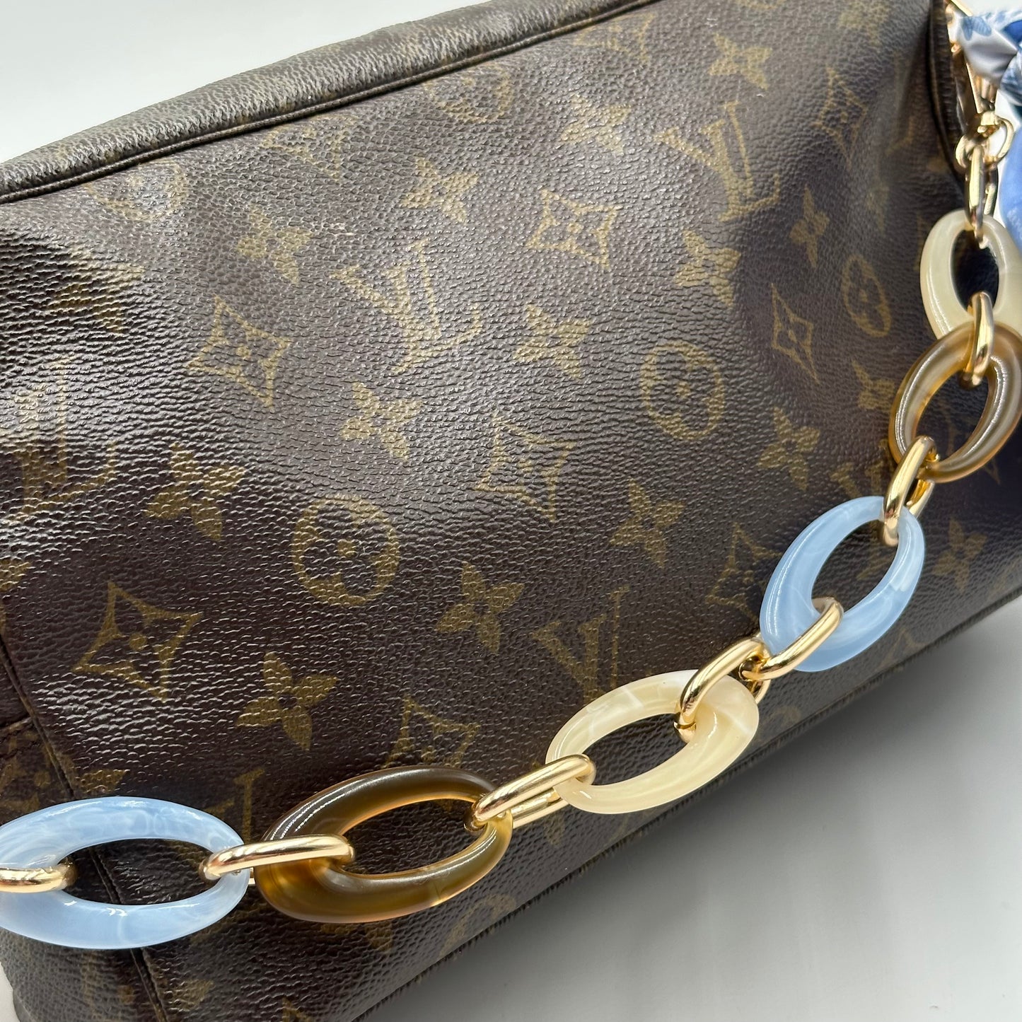 Authentic Louis Vuitton 1996 Monogram Trousse Crossbody