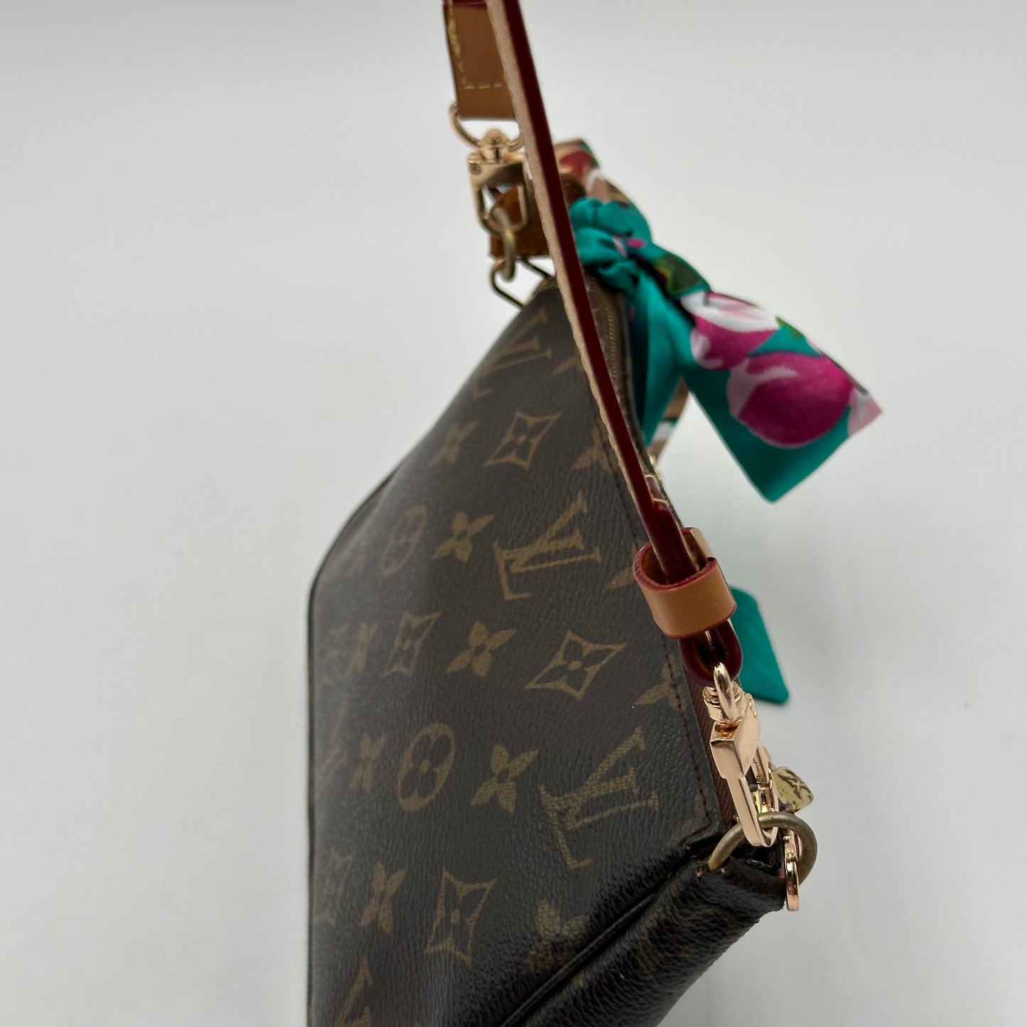 Authentic Louis Vuitton 2004 Monogram Pochette Accessoires Crossbody