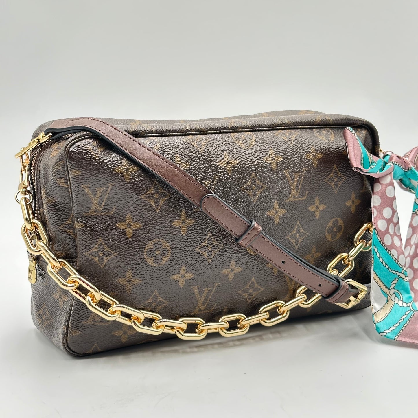 Authentic Louis Vuitton 2000 Monogram Trousse Crossbody