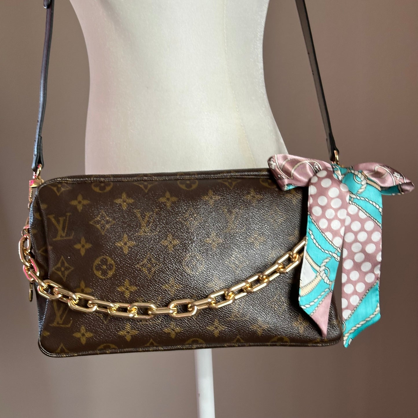 Authentic Louis Vuitton 2000 Monogram Trousse Crossbody