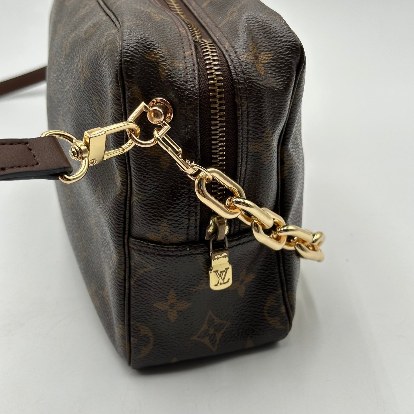 Authentic Louis Vuitton 2000 Monogram Trousse Crossbody