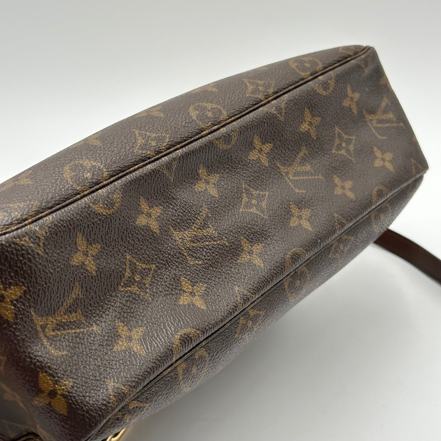 Authentic Louis Vuitton 2000 Monogram Trousse Crossbody