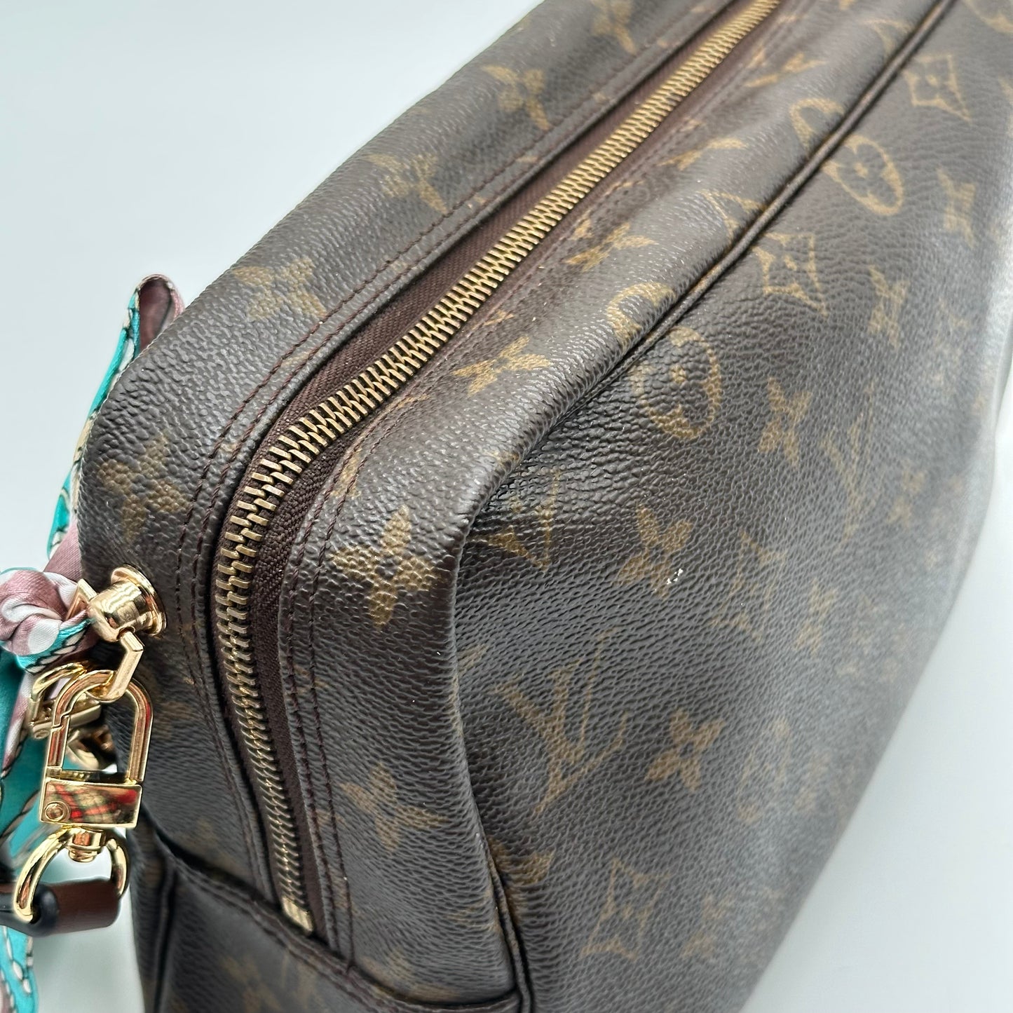 Authentic Louis Vuitton 2000 Monogram Trousse Crossbody