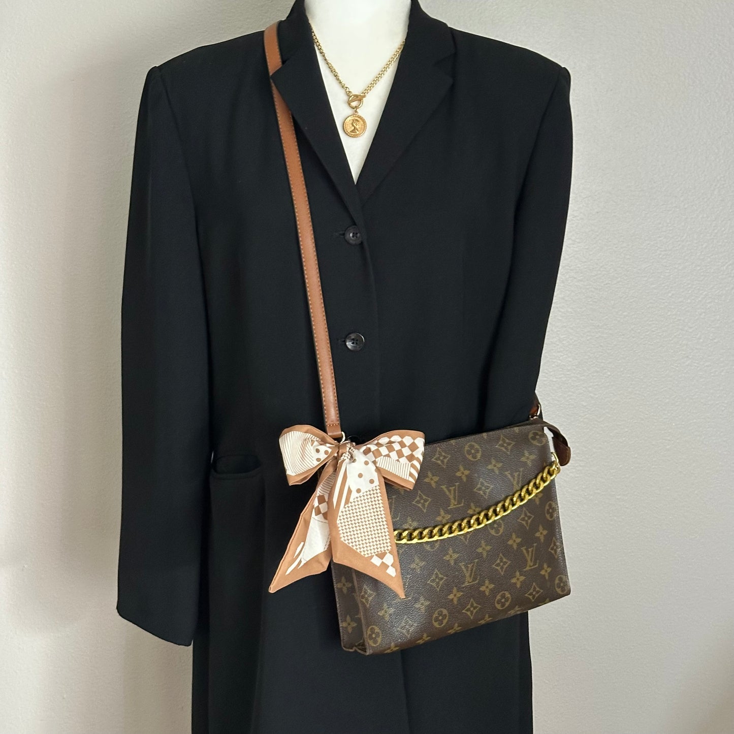 Authentic Louis Vuitton 1986 Monogram Toiletry 26 Crossbody