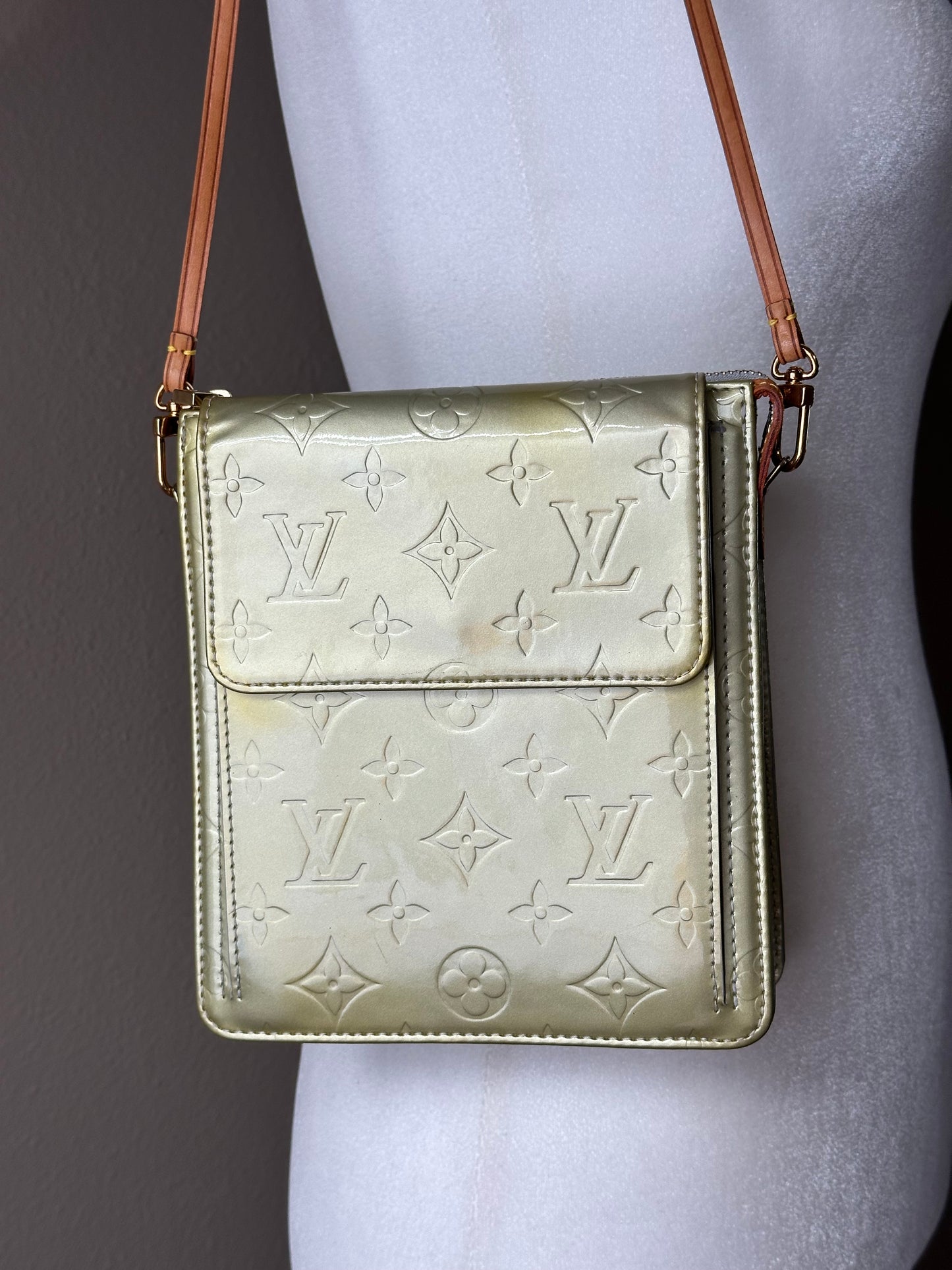 Authentic Louis Vuitton 2001 Vernis Monogram Mott Crossbody