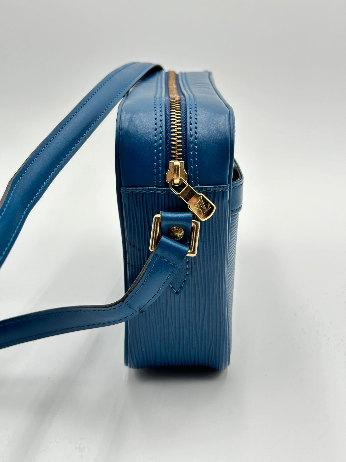 Authentic Louis Vuitton Blue Epi Trocadero 23 Crossbody