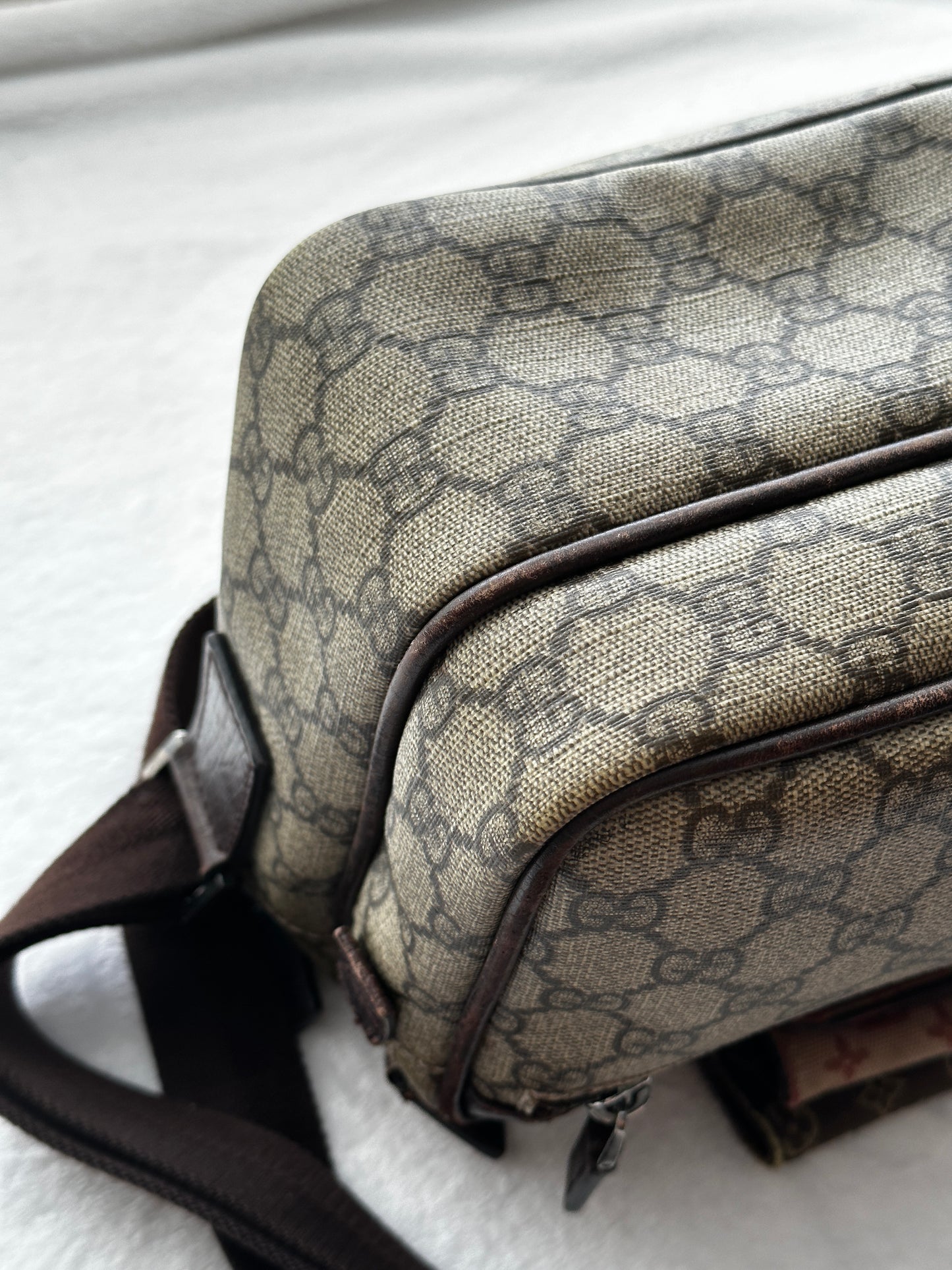 Authentic Gucci GG Supreme Camera Messenger Crossbody