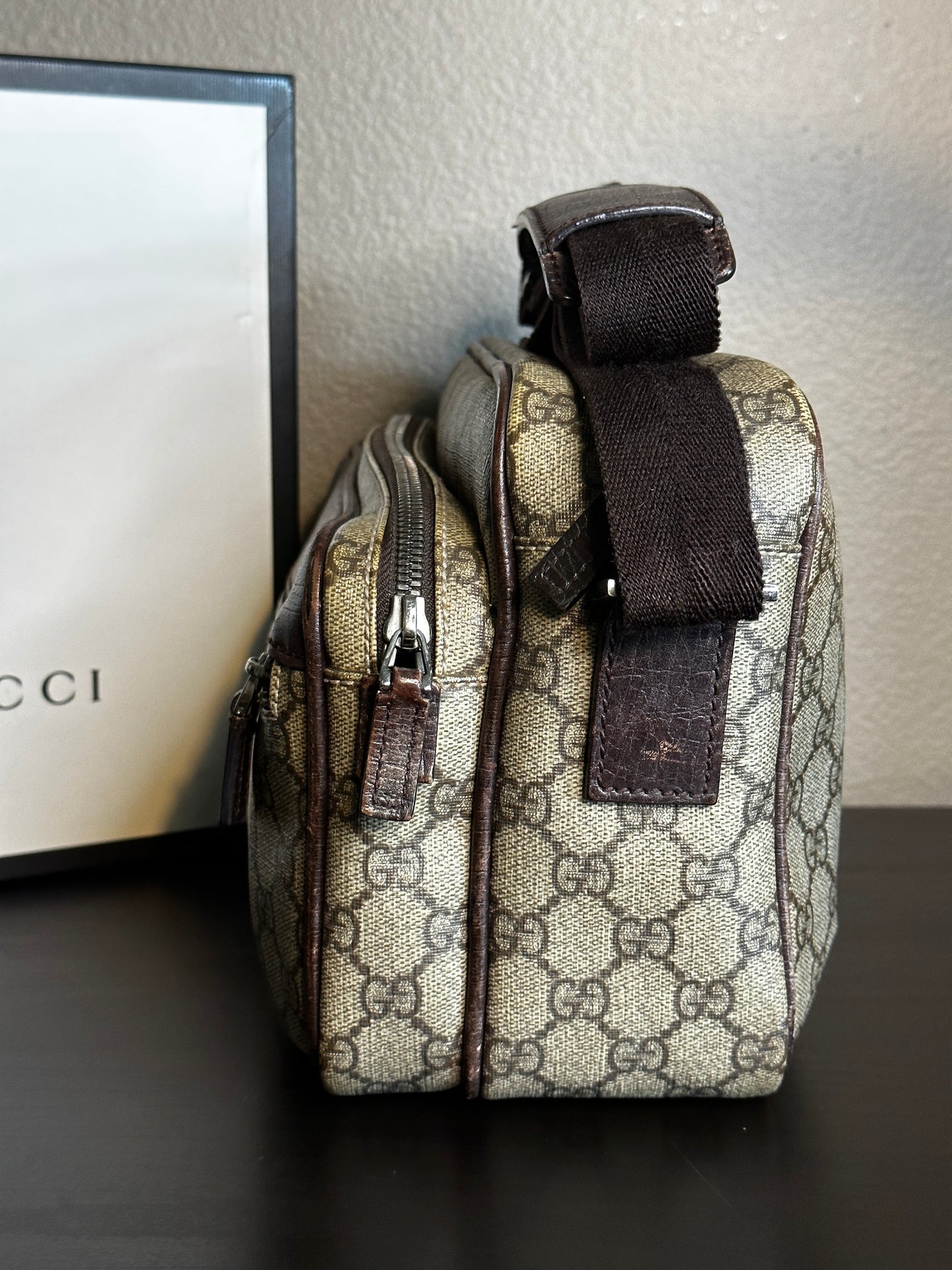 Authentic Gucci GG Supreme Camera Messenger Crossbody