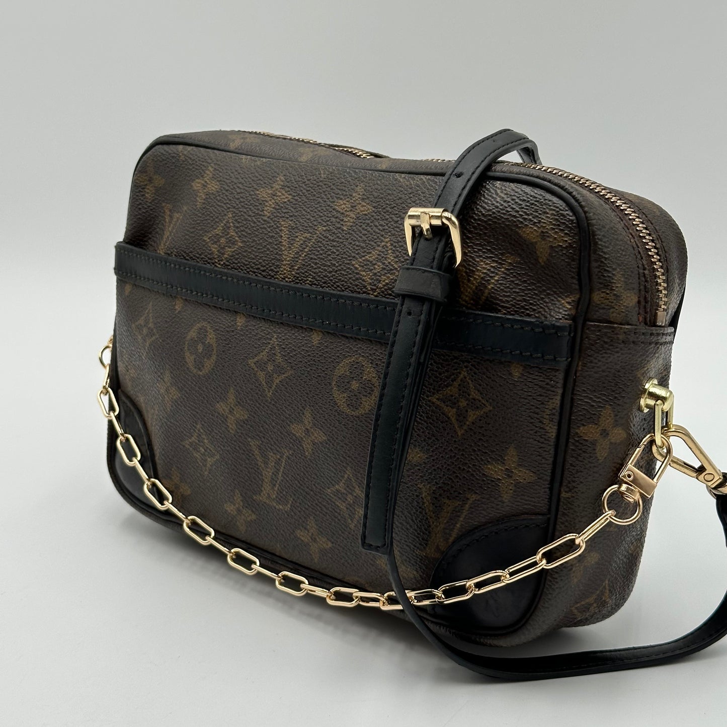 Authentic Louis Vuitton 1988 Monogram Trocadero 23 Crossbody