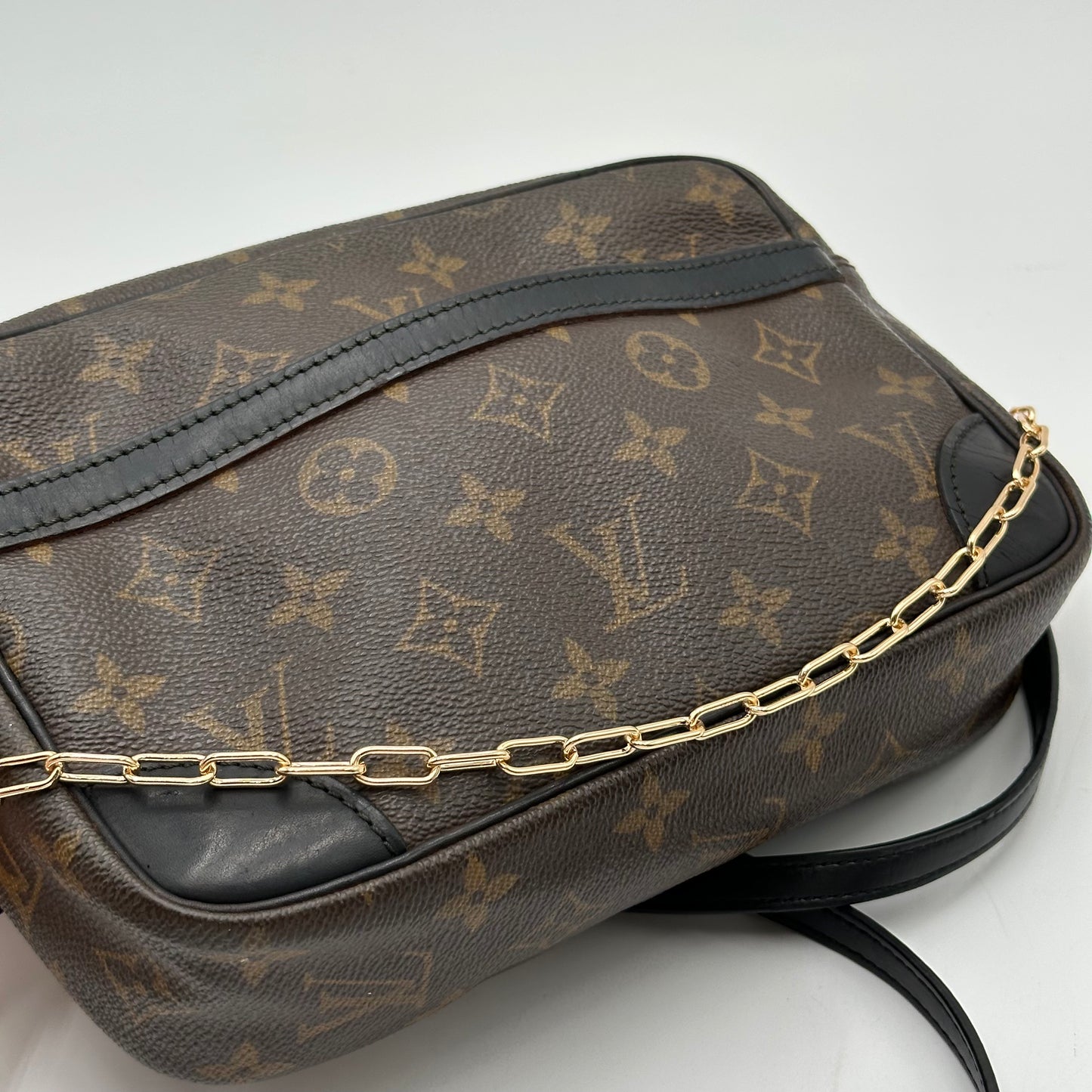 Authentic Louis Vuitton 1988 Monogram Trocadero 23 Crossbody