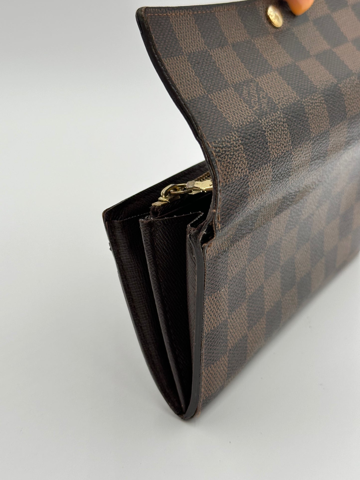 Authentic Louis Vuitton 2007 Damier Ebene Sarah Wallet Crossbody