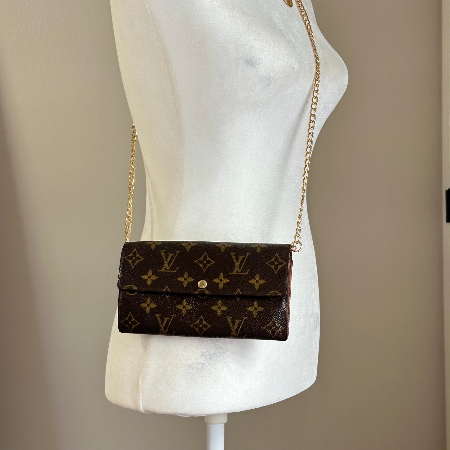 Authentic Louis Vuitton 2003 Monogram Sarah Wallet Crossbody