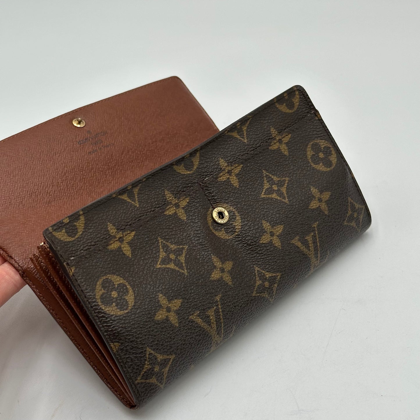 Authentic Louis Vuitton 2003 Monogram Sarah Wallet Crossbody