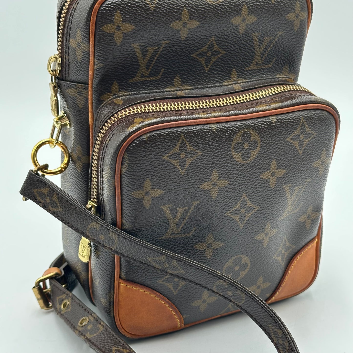 Authentic 2005 Louis Vuitton Monogram Amazone MM Crossbody