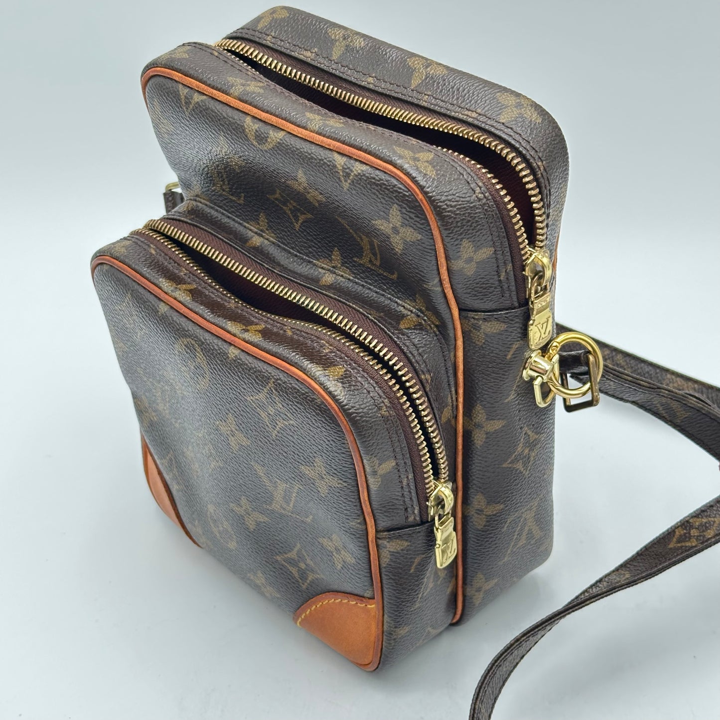 Authentic 2005 Louis Vuitton Monogram Amazone MM Crossbody