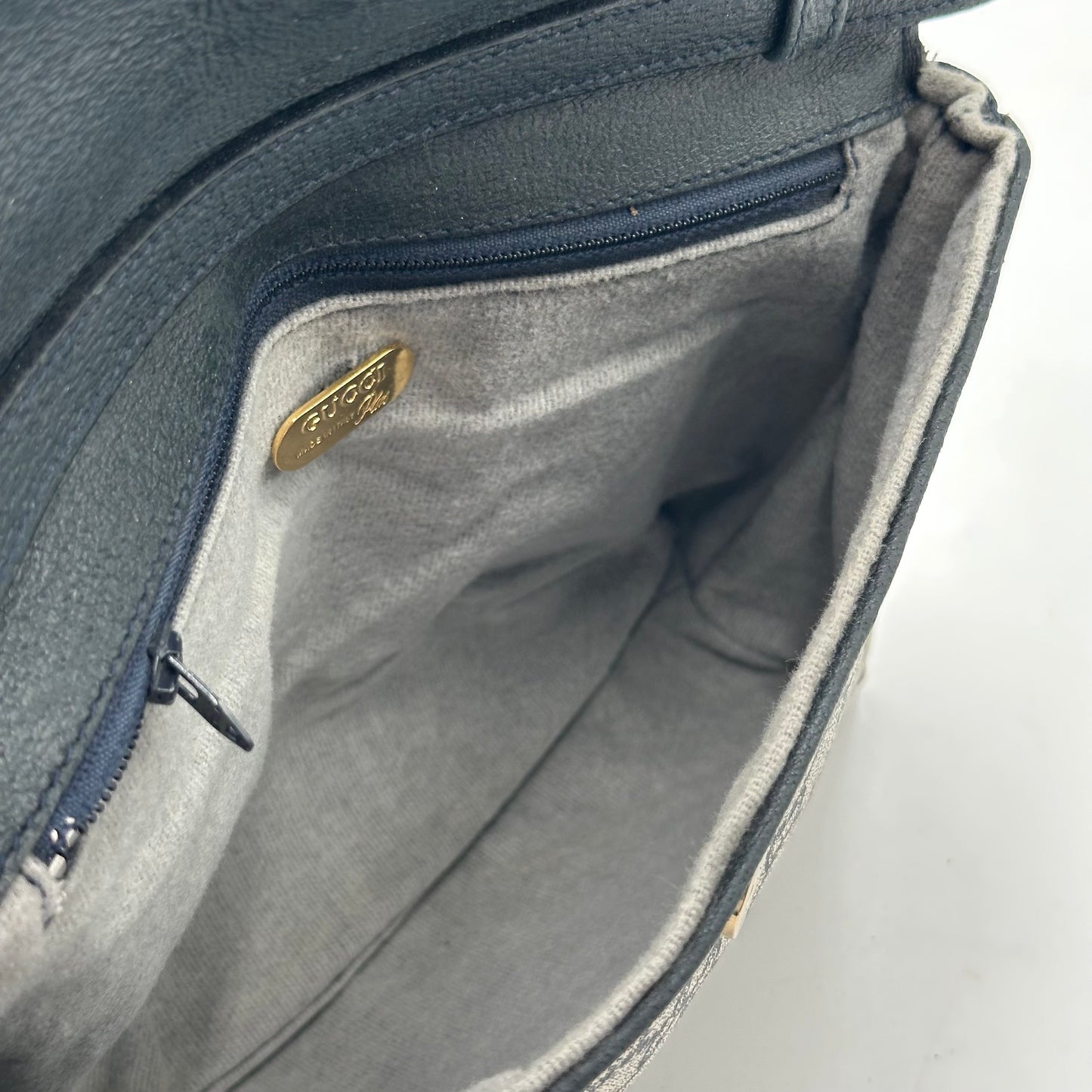 Authentic GUCCI GG Supreme Canvas Crossbody