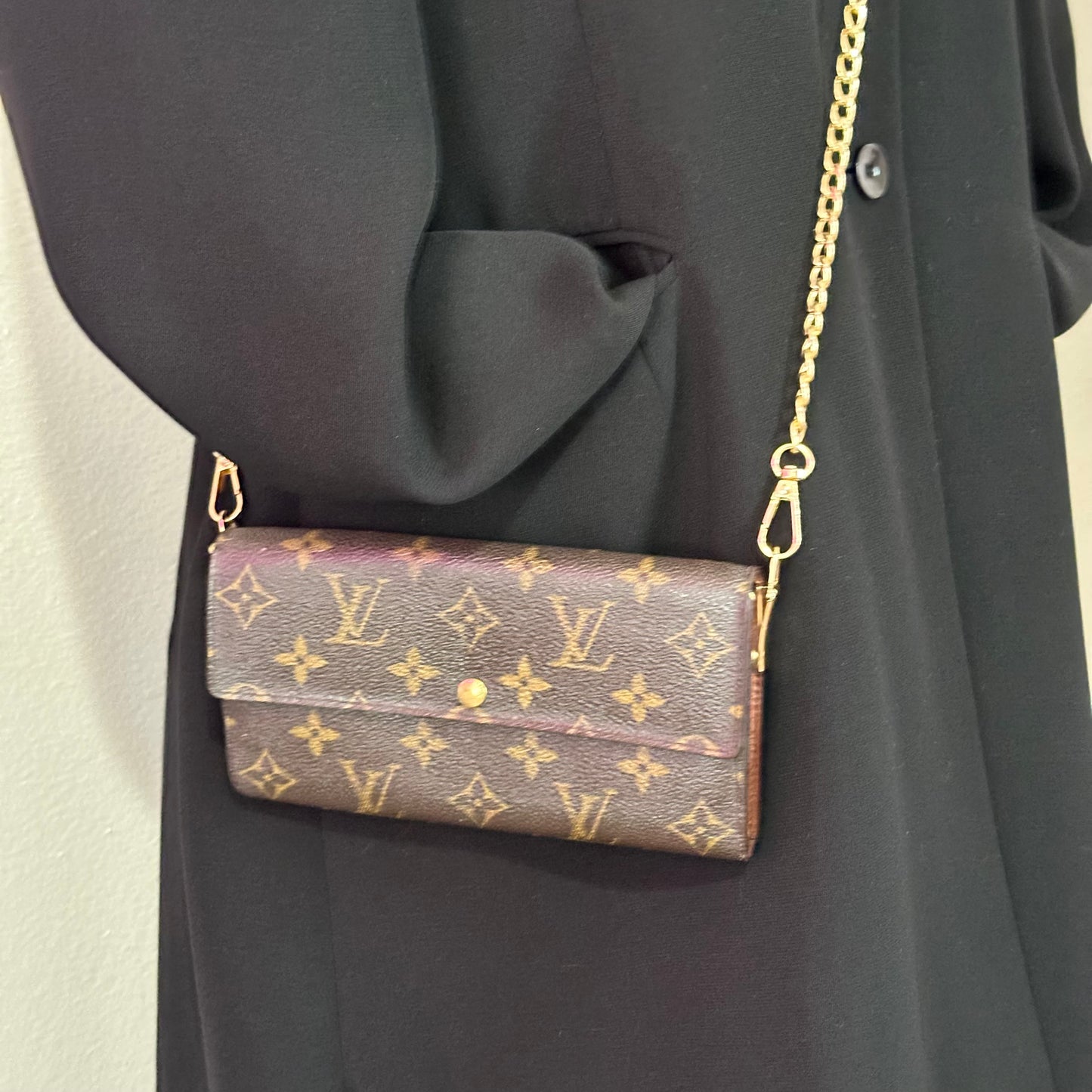 Authentic Louis Vuitton 2006 Monogram Sarah Wallet Crossbody