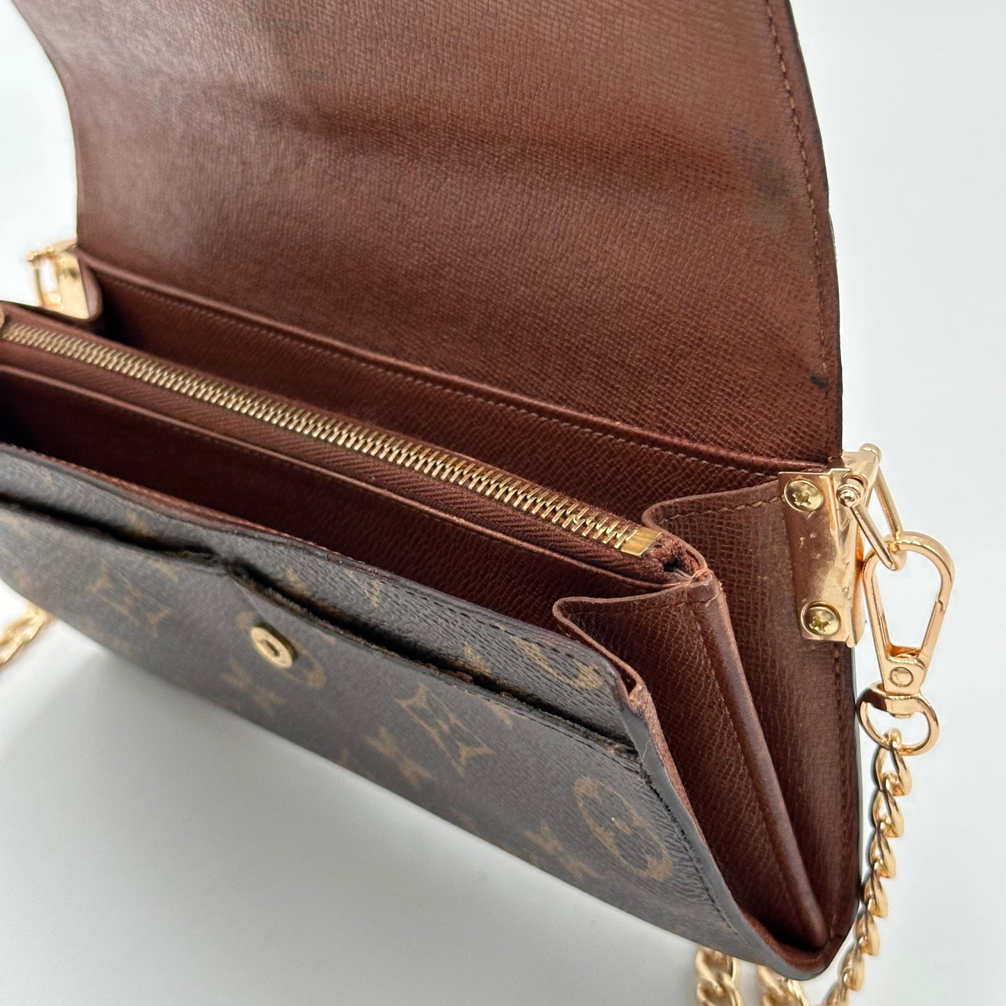 Authentic Louis Vuitton 2004 Monogram Sarah Wallet Crossbody