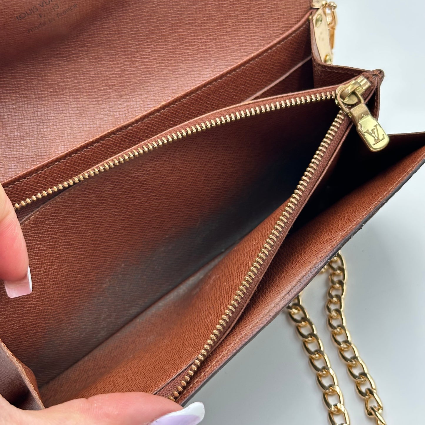 Authentic Louis Vuitton 2004 Monogram Sarah Wallet Crossbody