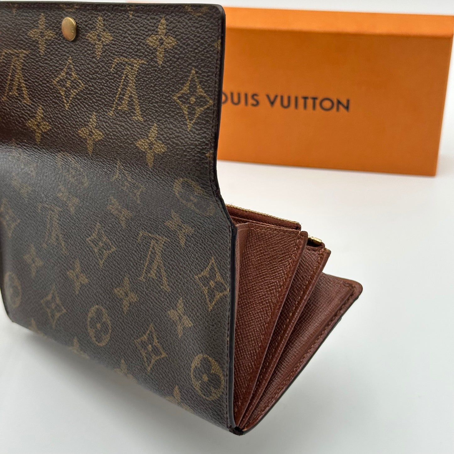 Authentic Louis Vuitton 2003 Monogram Pochette Wallet Crossbody