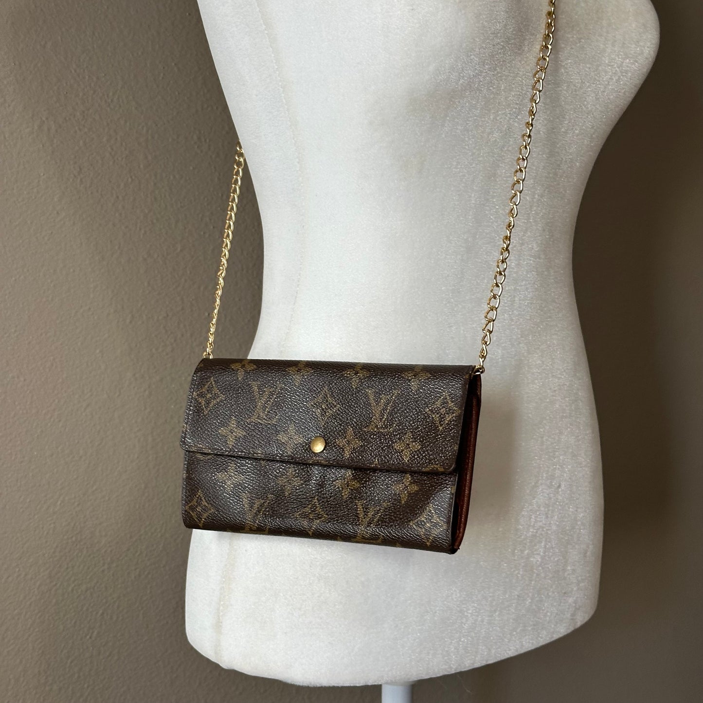 Authentic Louis Vuitton 2003 Monogram Pochette Wallet Crossbody