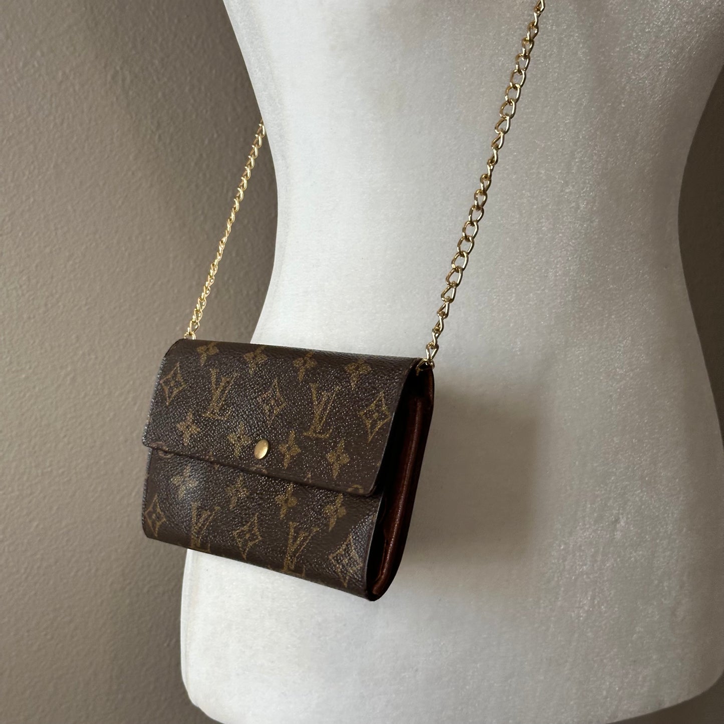 Authentic Louis Vuitton 2003 Monogram Pochette Wallet Crossbody