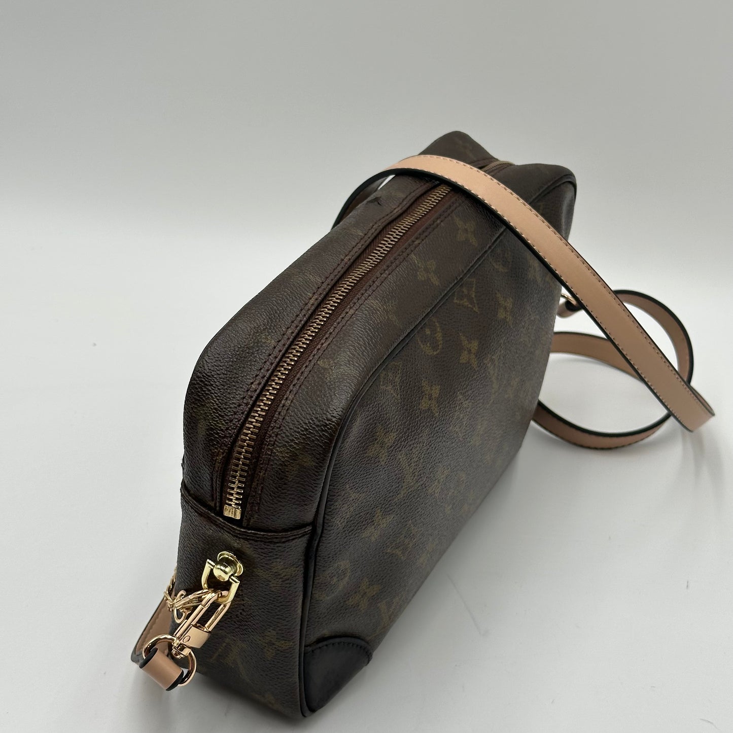 Authentic 1984 Louis Vuitton Monogram Trocadero 23 Crossbody