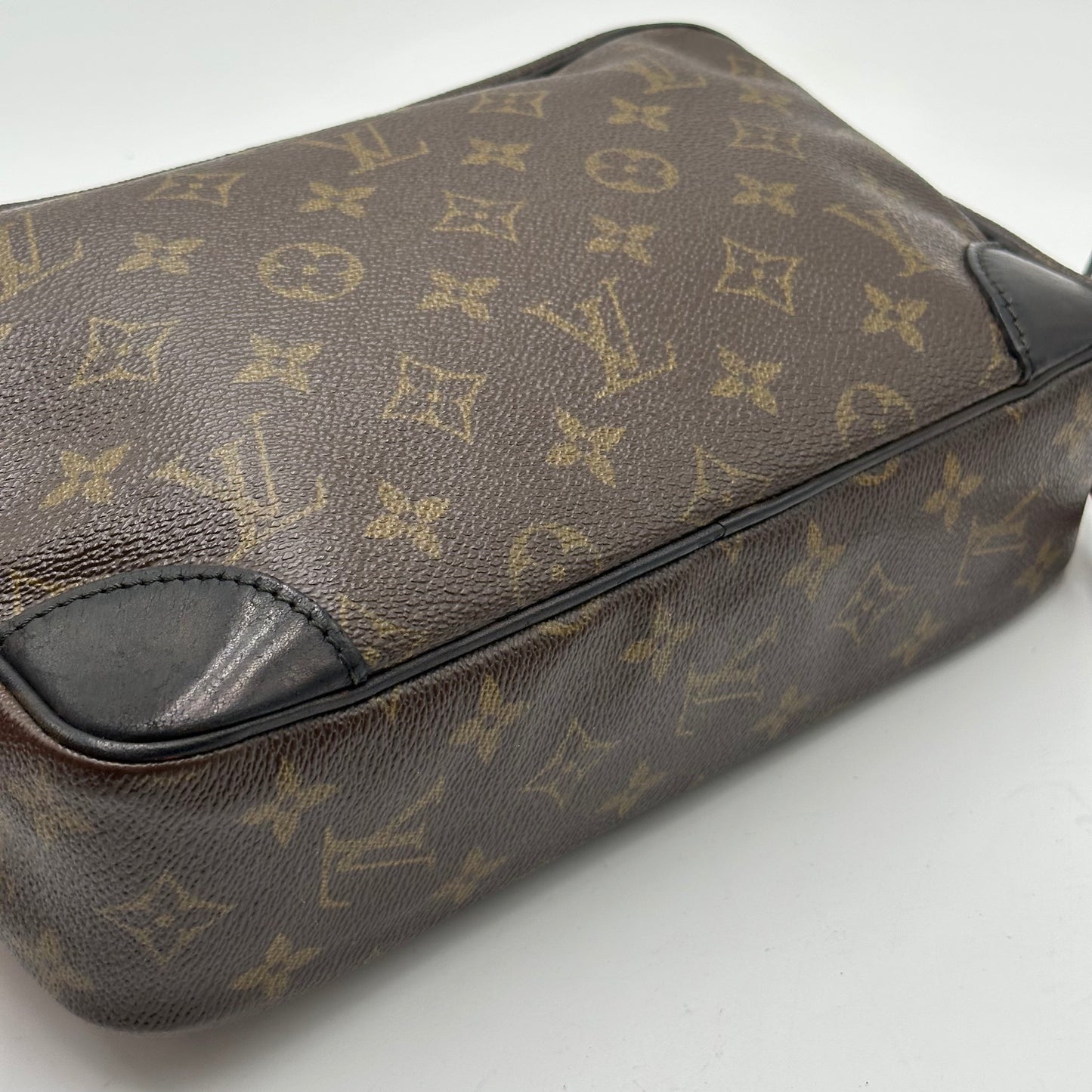 Authentic 1984 Louis Vuitton Monogram Trocadero 23 Crossbody