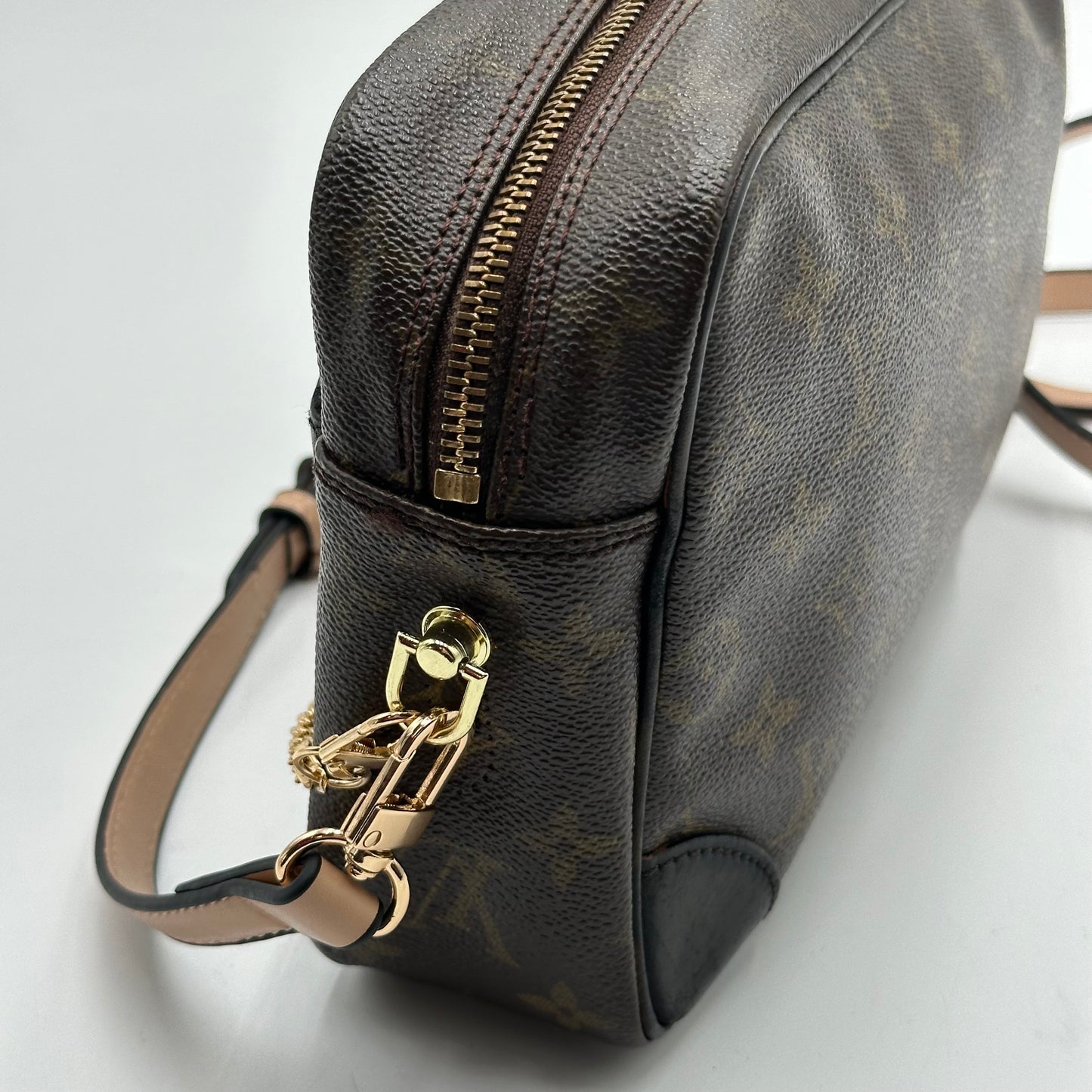 Authentic 1984 Louis Vuitton Monogram Trocadero 23 Crossbody