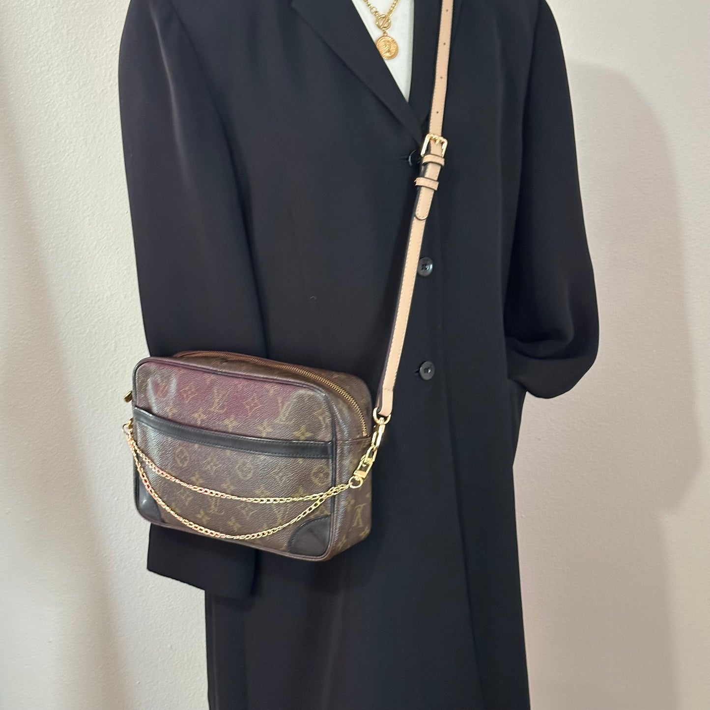 Authentic 1984 Louis Vuitton Monogram Trocadero 23 Crossbody