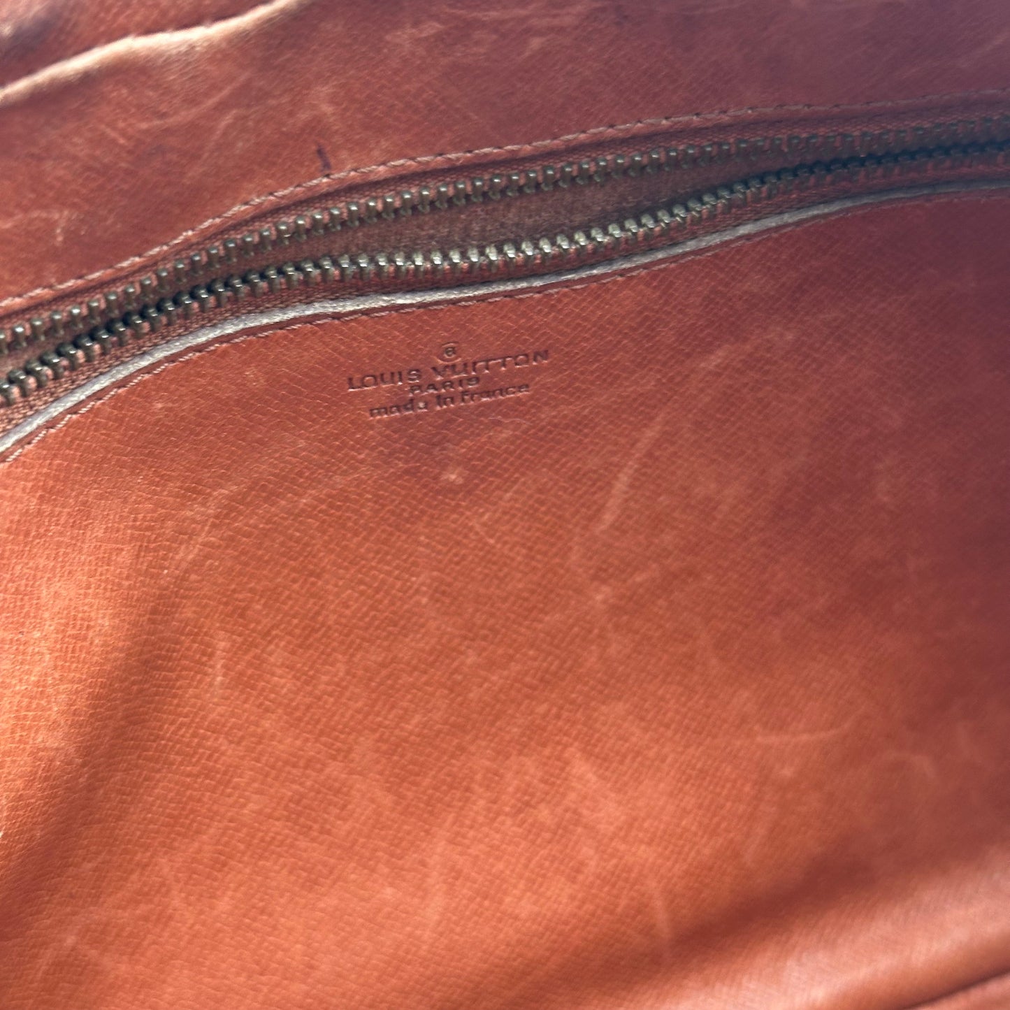 Authentic 1984 Louis Vuitton Monogram Trocadero 23 Crossbody