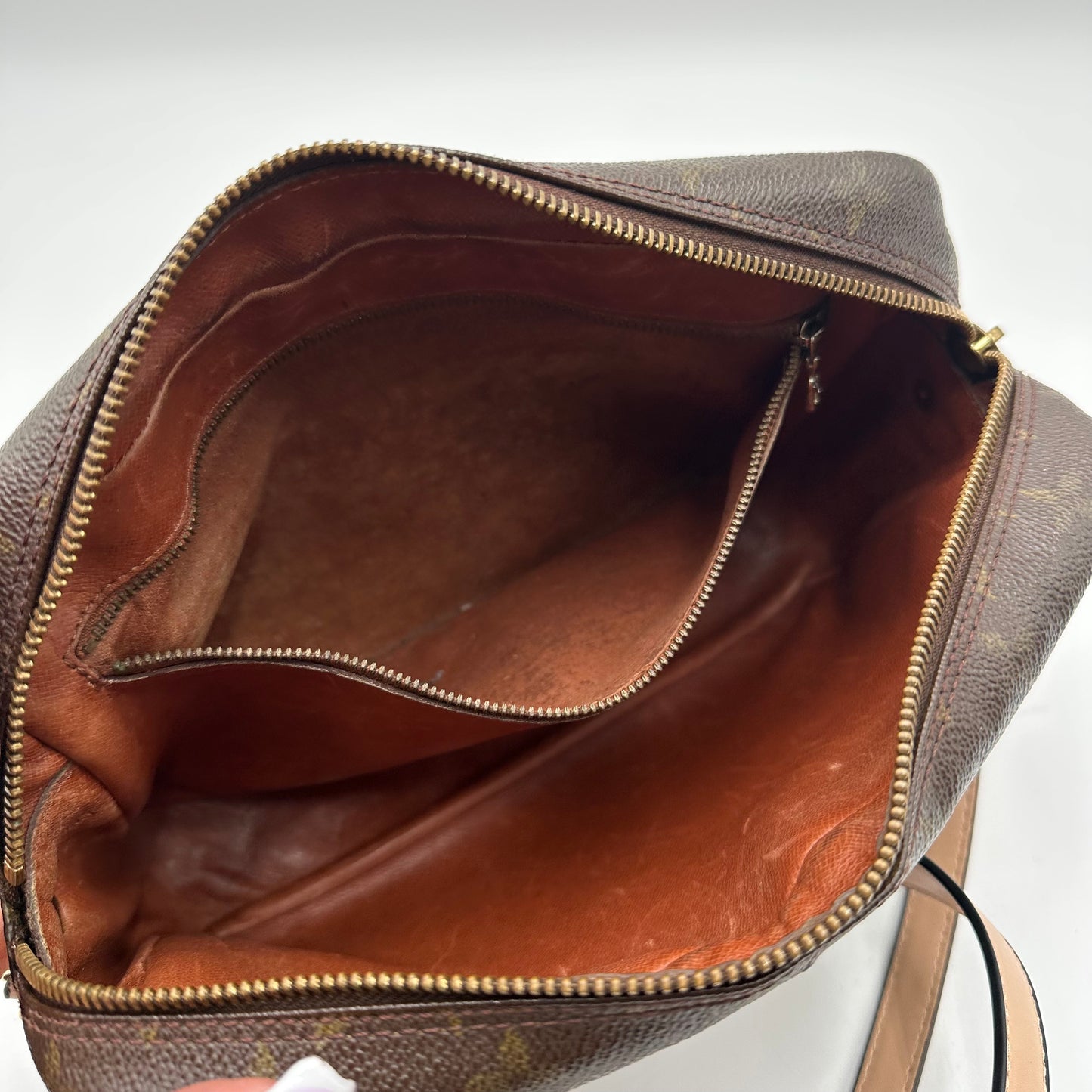 Authentic 1984 Louis Vuitton Monogram Trocadero 23 Crossbody
