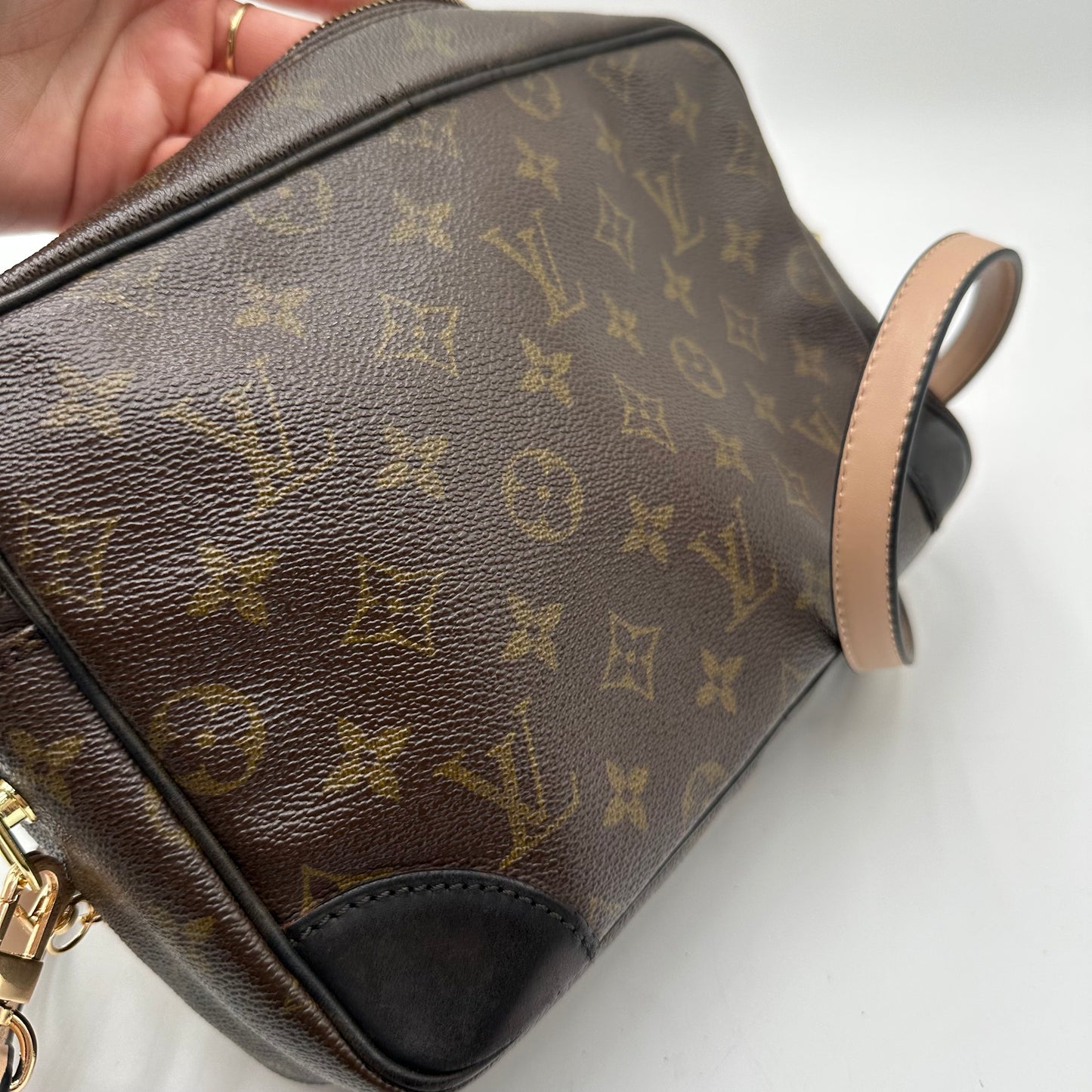 Authentic 1984 Louis Vuitton Monogram Trocadero 23 Crossbody